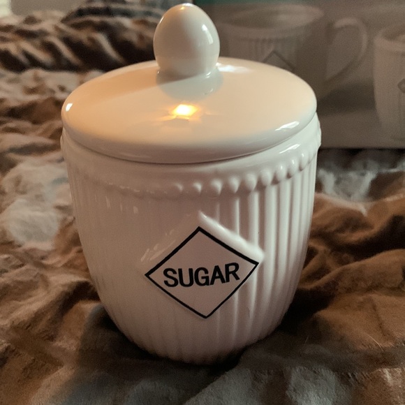 Ceramic cream and sugar set, never used would make a terrific gift - Picture 3 of 5